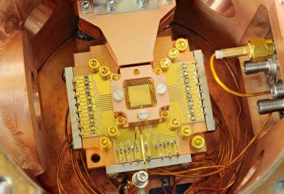 Apparatus used in quantum computing experiments